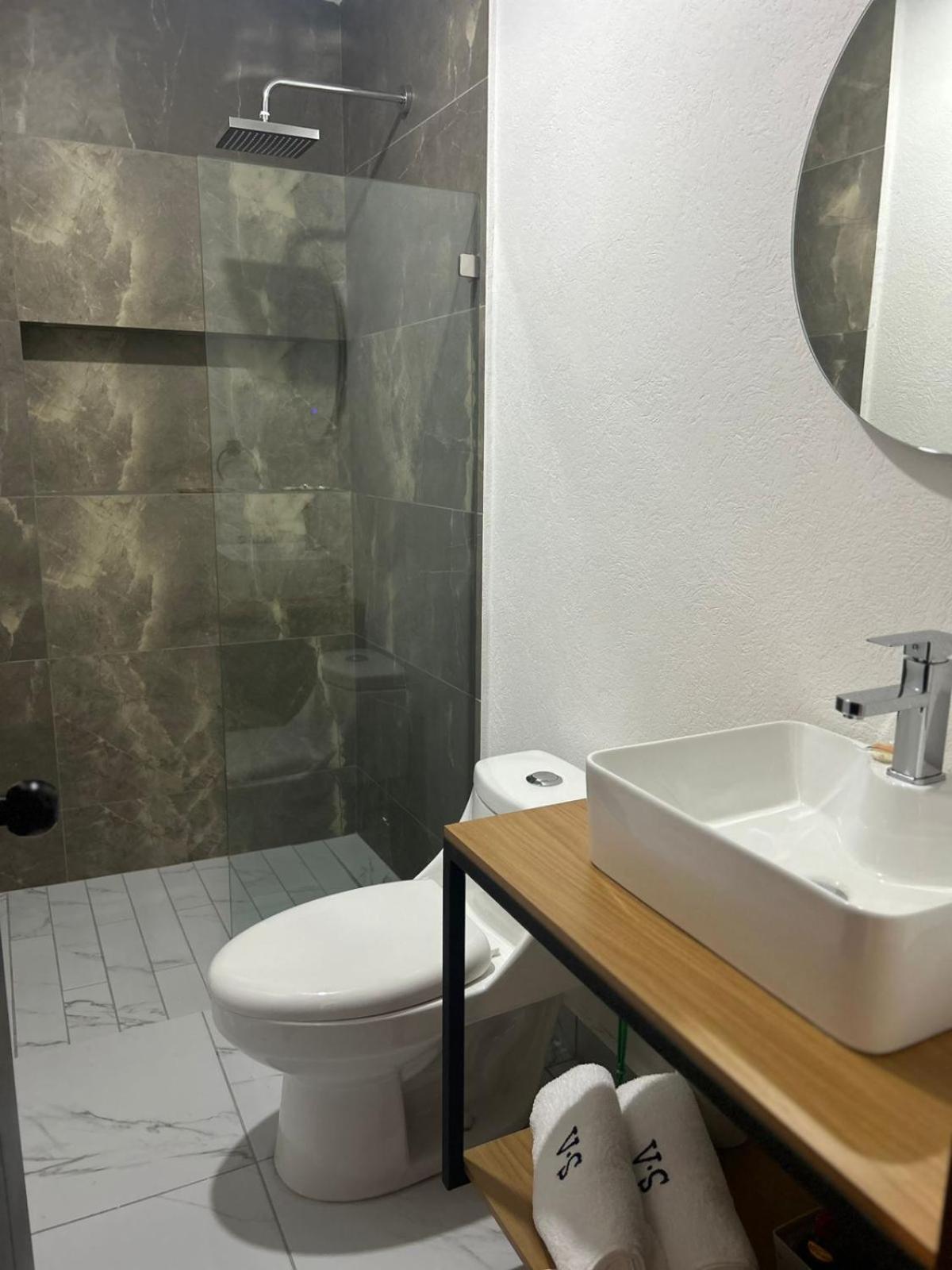 Vidrio Suites Col Americana Guadalajara Buitenkant foto
